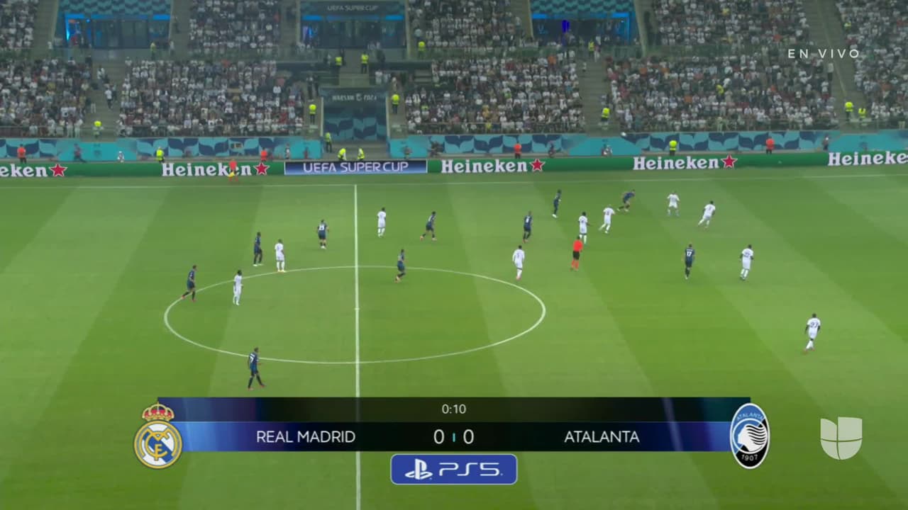 Arranca el partido y la pelota está en juego.