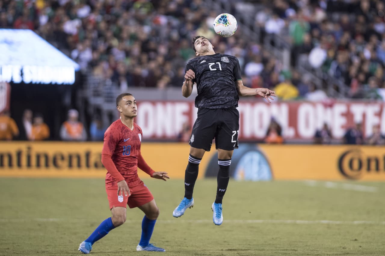 Con goles de Chicharito Hernández, Érick Gutiérrez y Uriel Antuna, México vence 3-0 al equipo de las barras y las estrellas; Orozco atajó un penal.