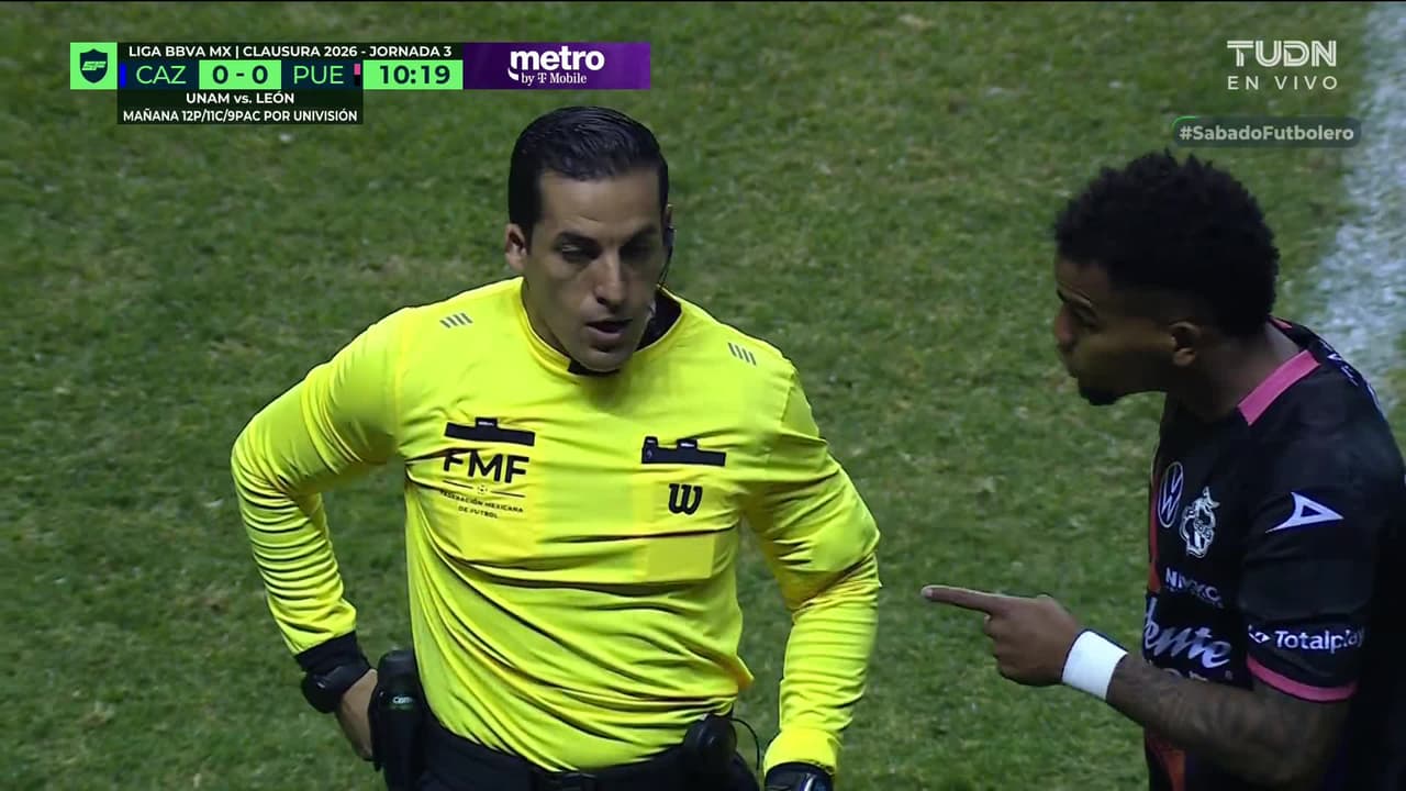 ¡Expulsión! El árbitro saca la roja directa a Fernando Monárrez.