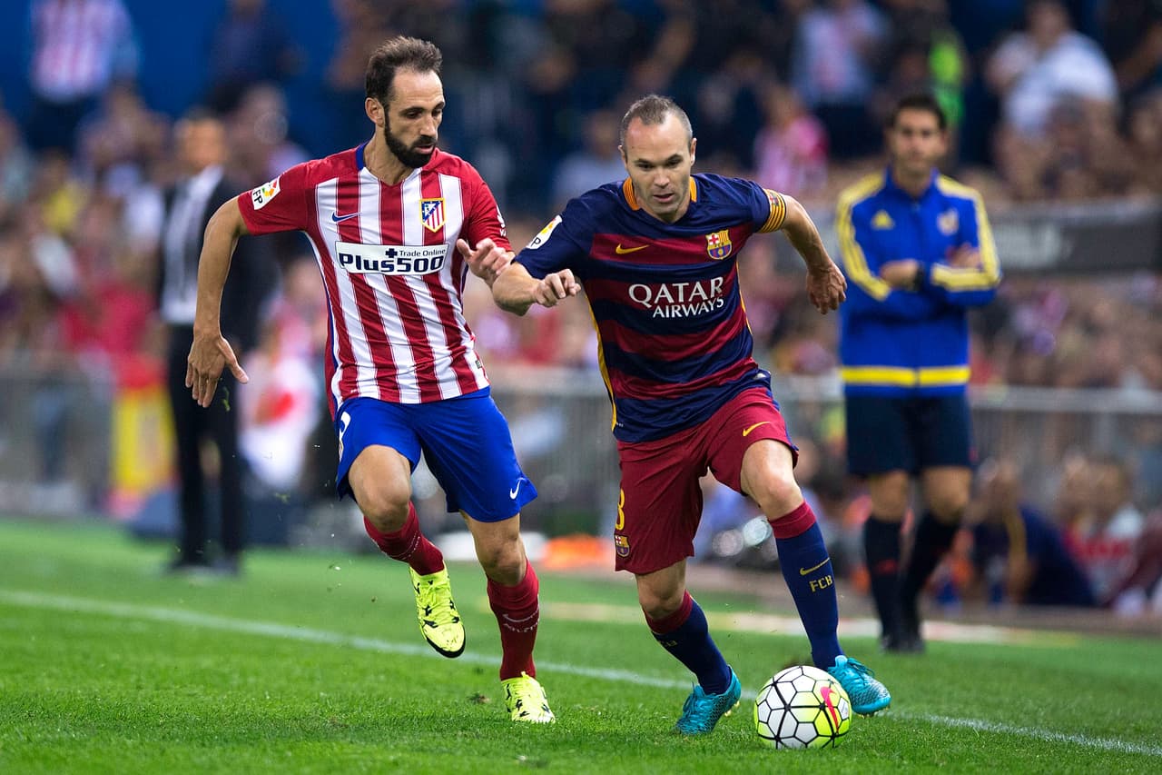 Otra función le espera a Iniesta en el centro del campo, donde el equipo más sufre esta temporada y se manifiesta falta de recursos cuando el Barça padece en los embotellamientos en ataque o en las idas y venidas del balón que tanto tensan la defensa azulgrana.