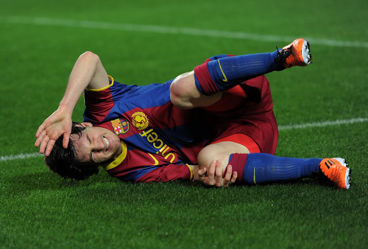 Como le pasó en las temporadas 2005-06 y 2006-07, cuando padeció una rotura del bíceps femoral de la pierna derecha y una rotura del quinto metatarsiano del pie izquierdo, respectivamente.