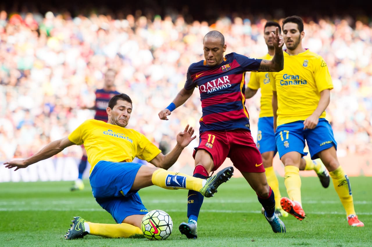 El 'crack' brasileño ha sido el que más ha estado viviendo a la sombra de Messi, convirtiéndose casi en un asistente personal, cuando, en lugar de definir o crear, suele preferir la combinación o la asistencia al argentino para que éste se luzca.