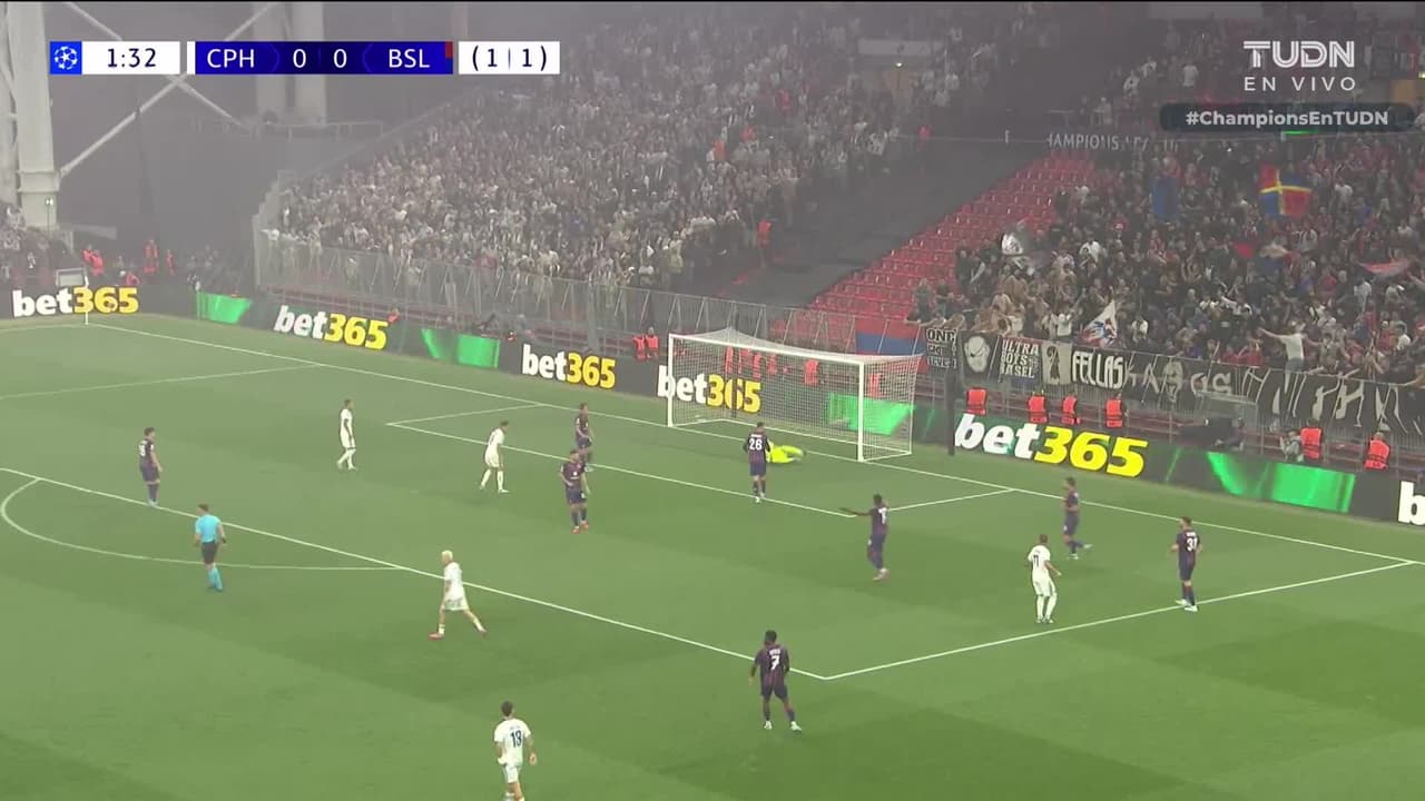 ¡TIRO ATAJADO! disparo por Jordan Larsson.