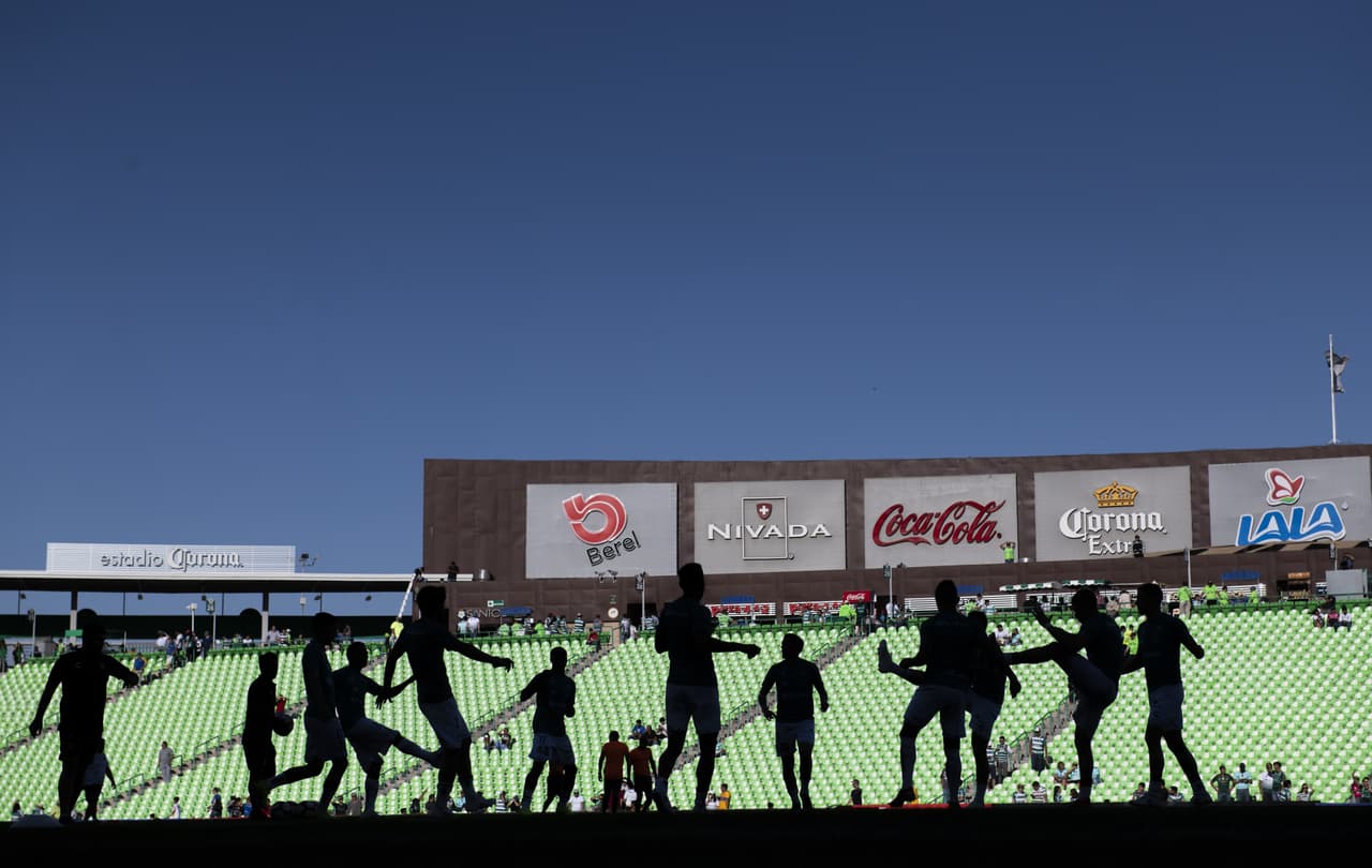 Así se vivió el ambiente previo al juego de Vuelta de las Semifinales de la Liga Campeones de la Concacaf en el Estadio Corona, en Torreón, Coahuila, entre Santos Laguna y Tigres de la UANL.