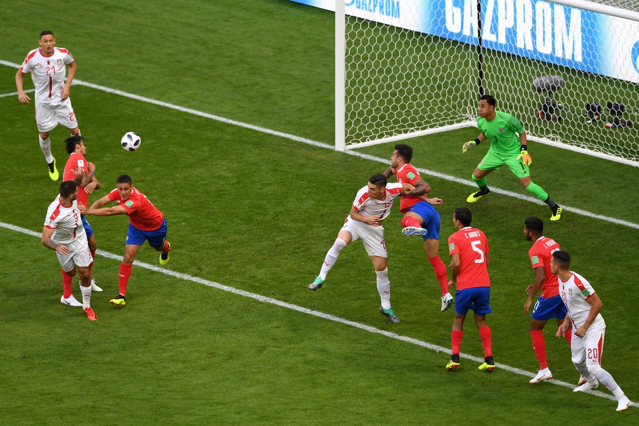 De entrada, Serbia tuvo más el control del partido y dominio del balón, aunque sin poner en demasiados aprietos el arcod e Keylor Navas.