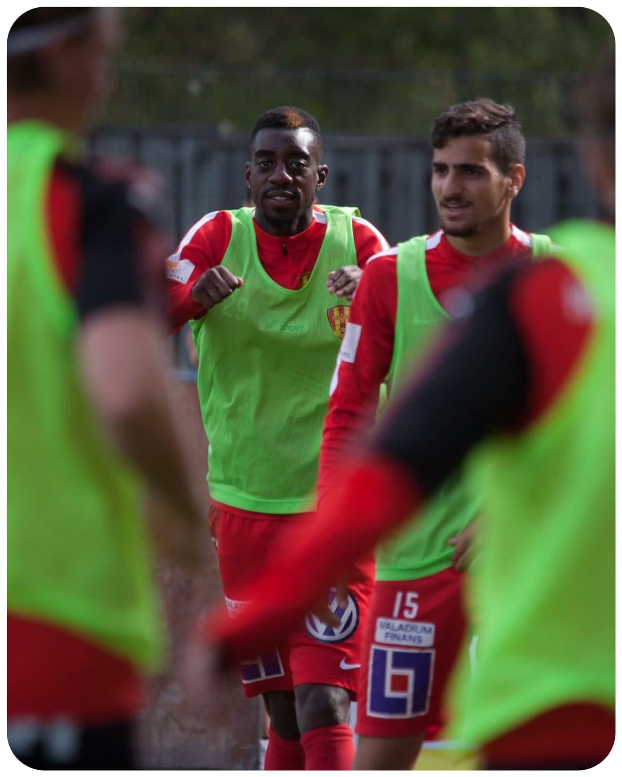 Claramente, sin goles, ni cerca de los 45 que decía Wikipedia que había marcado en el QPR ni su paso por las menores del club londinense.