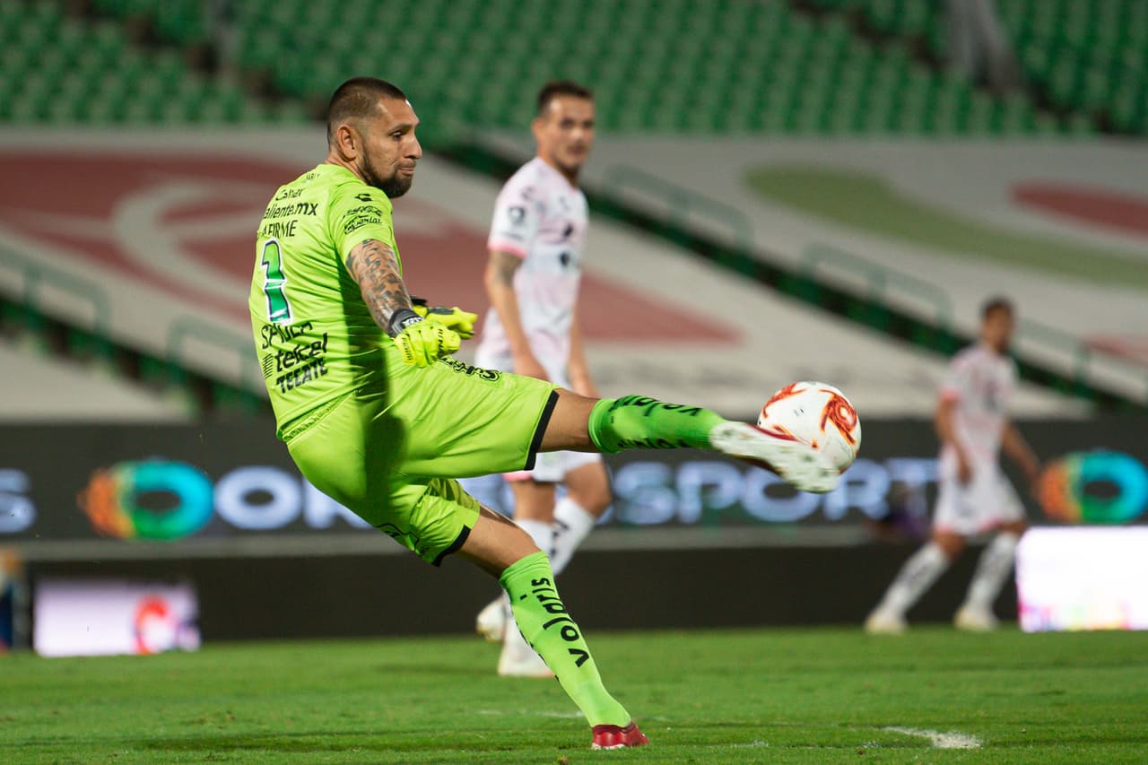 Con goles de Gael Sandoal y autogol de Vladimir Loroña santos vence y complica la clasificación de Xolos.