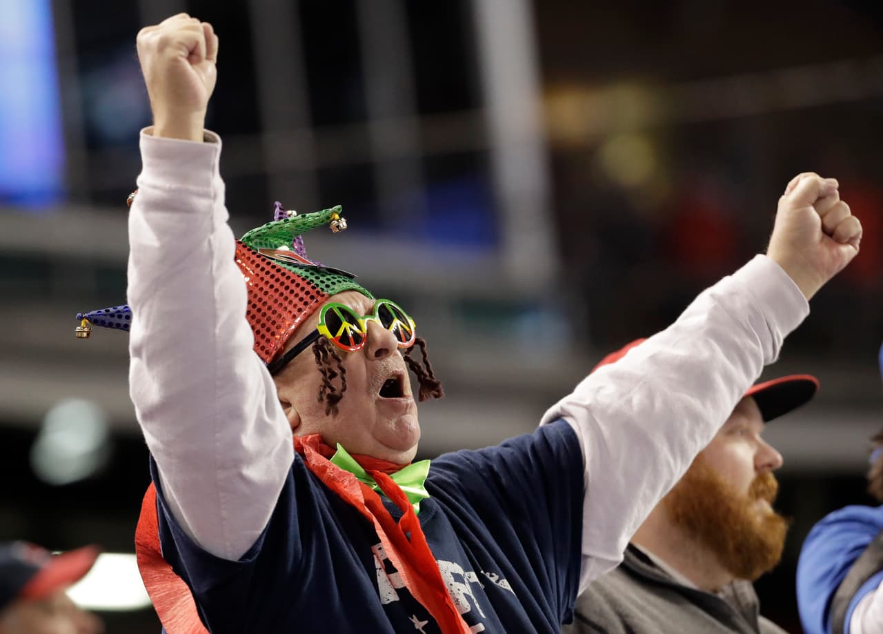El grito de la tribu se hizo cada vez más fuerte a medida que se llenaba el Progressive Field, previo al comienzo del partido.