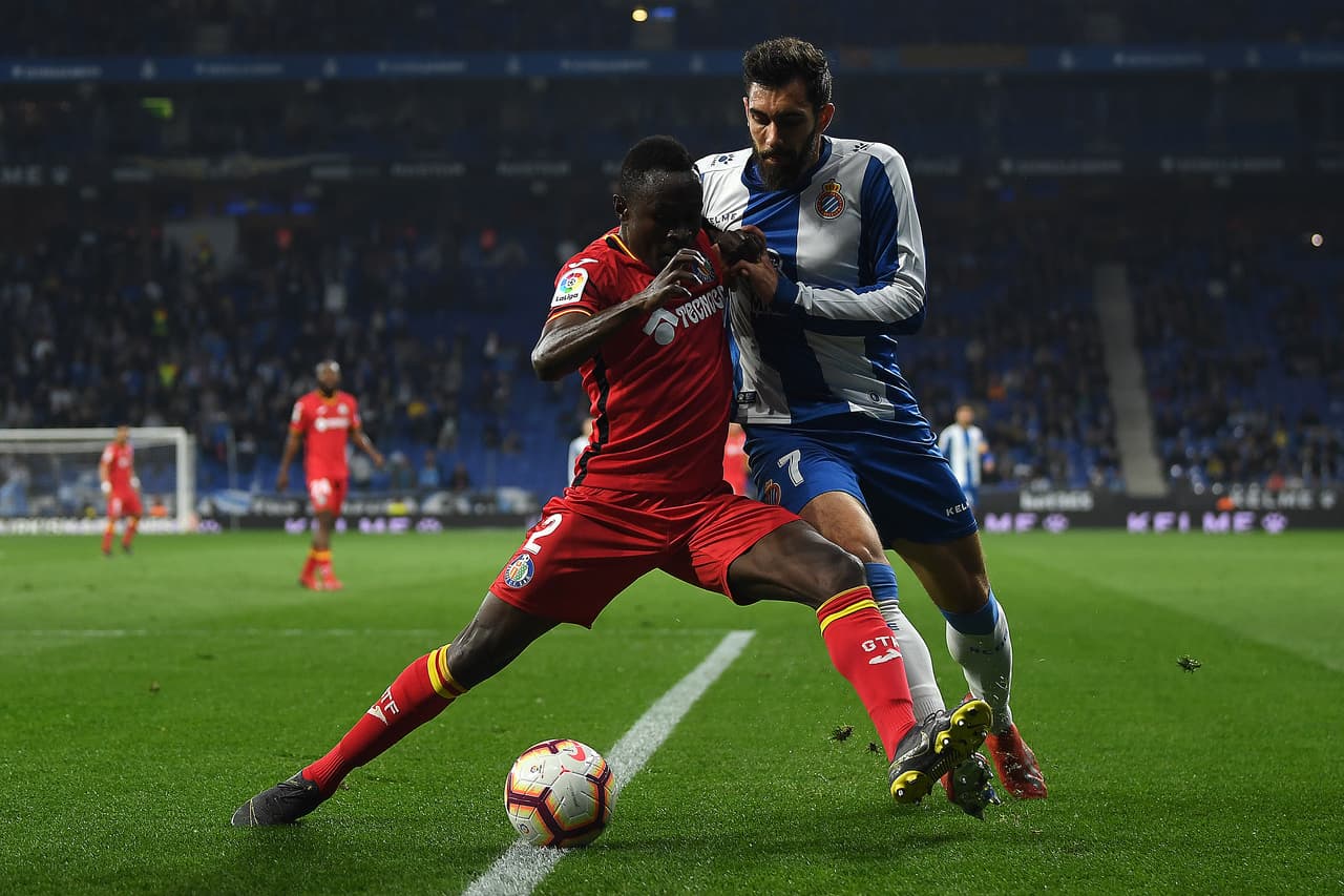Luego de varias temporadas en el Getafe, el togolés Djené podría dejar el club español para sumarse al Arsenal en la Premier League.