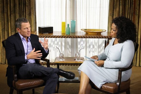 Después de años negando su más que evidente dopaje en sus años de ciclista activo, Lance Armstrong terminó confesando su culpabilidad en una entrevista con Ophra. Un mito del deporte se derrumbó y quedó deshonrado por sus mentiras.