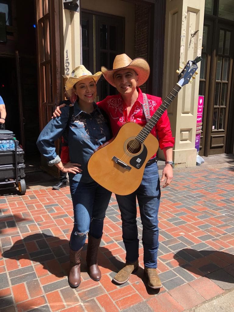 La música, las sonrisas y el deporte se tomaron el capítulo 8 de 'La Carrera' de Univisión en Phoenix, una de las sedes de la Copa Oro.