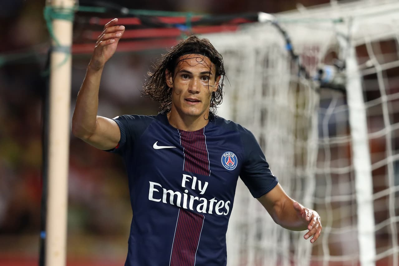 EDINSON CAVANI: Ya sin Zlatan Ibrahimovic en el PSG, el uruguayo tiene la responsabilidad de ser el hombre gol de los parisinos y llevarlos a lo más alto de europa.