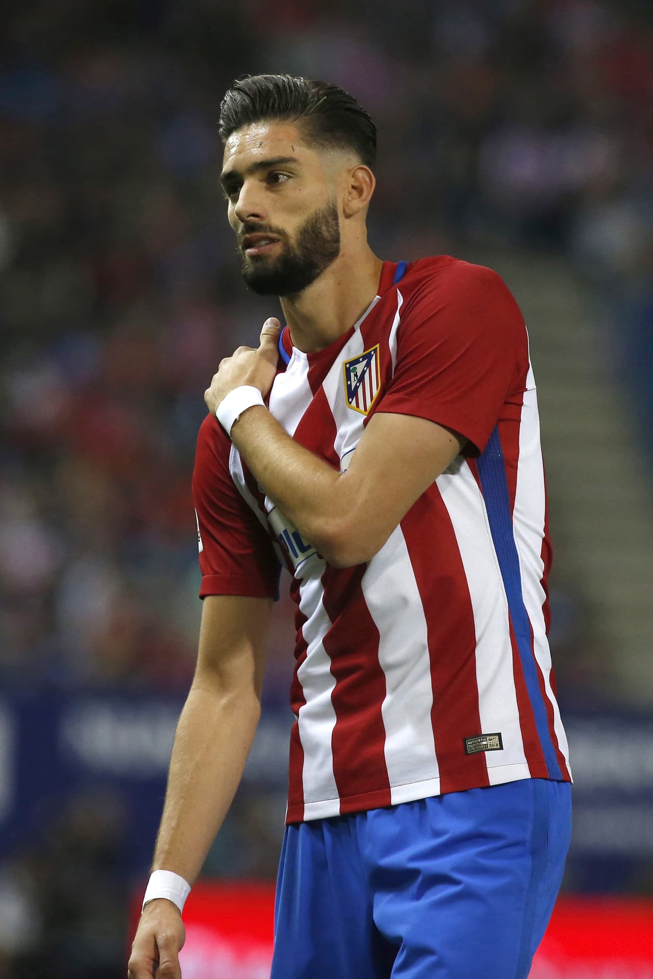 Una de las noticias del partido fue la lesión en el hombro de Yannick Carrasco, quien a los pocos minutos de haber ingresado al partido tuvo que salir por un fuerte dolor en el hombro.