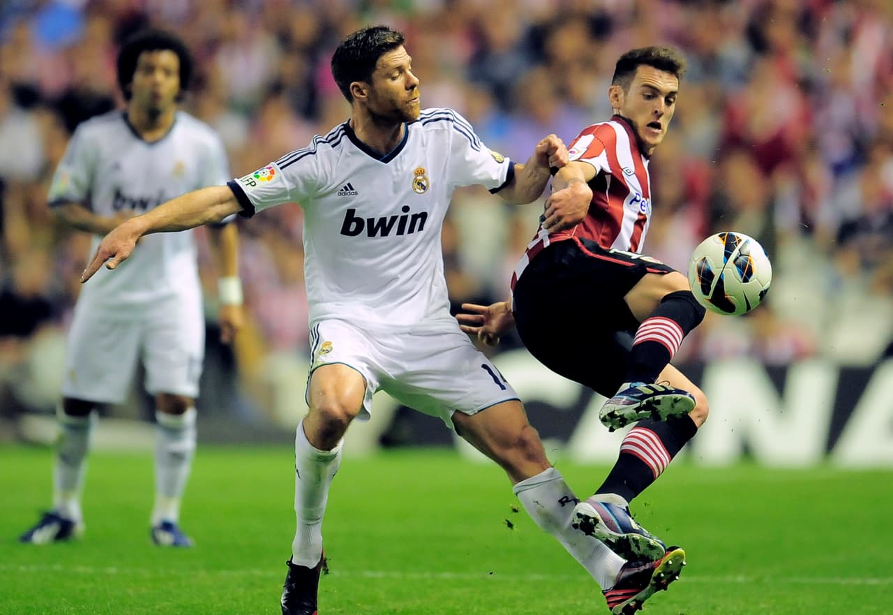 Xabi Alonso - En el año 2009 pasó el mediocampista español del Liverpool al Madrid donde se quedó cinco temporadas y en las que ganó, entre otras cosas, una Champions League.
