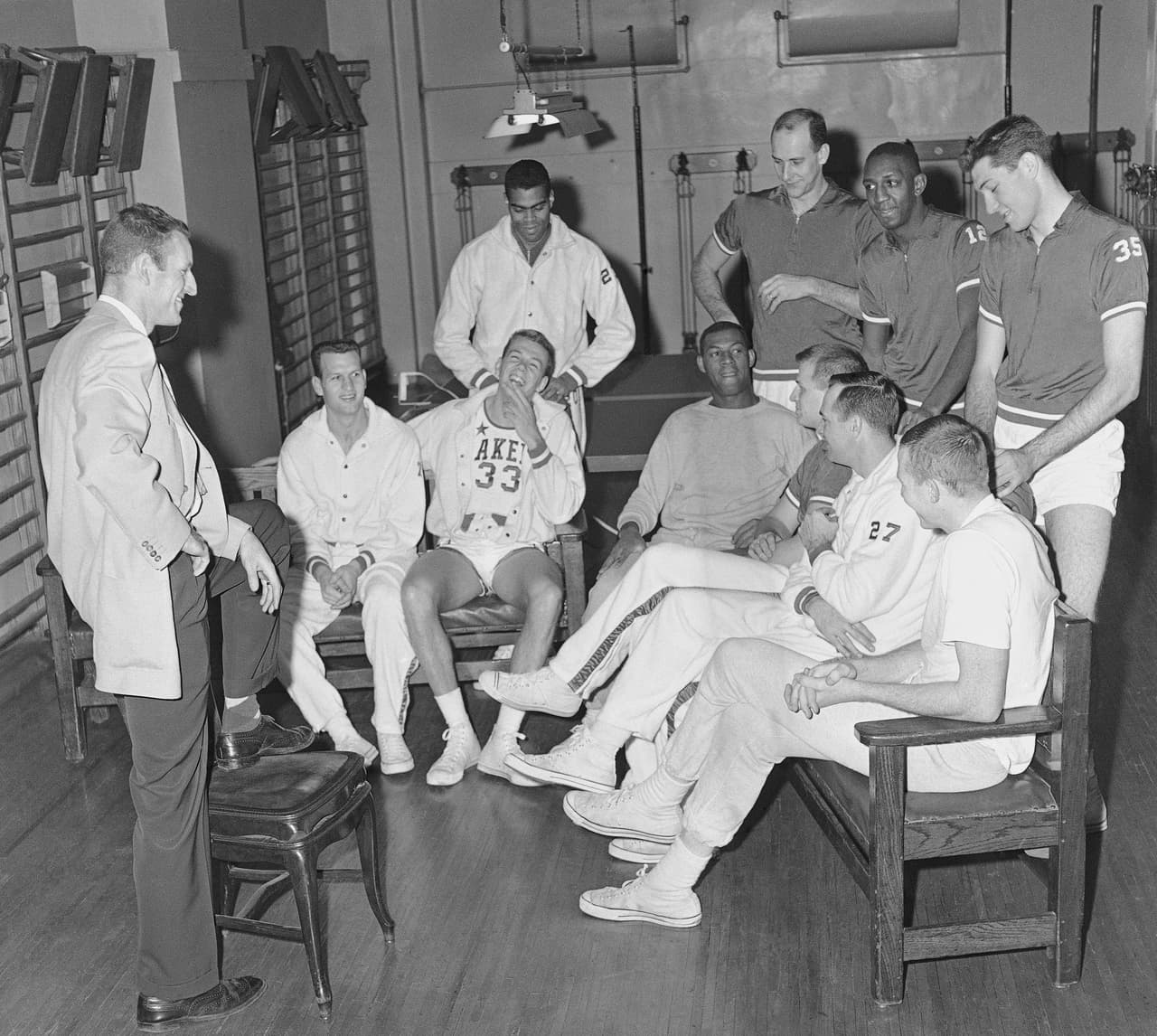 Baylor llevó a los Lakers a ocho Finales de la NBA, fue seleccionado 10 veces como Primer Equipo de la NBA, 11 veces como Todo Estrella.