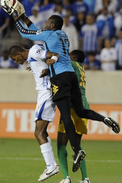 El portero de Jamaica Dwayne Miller fue una de las figuras del encuentro y salvó varios disparos con peligro de gol.