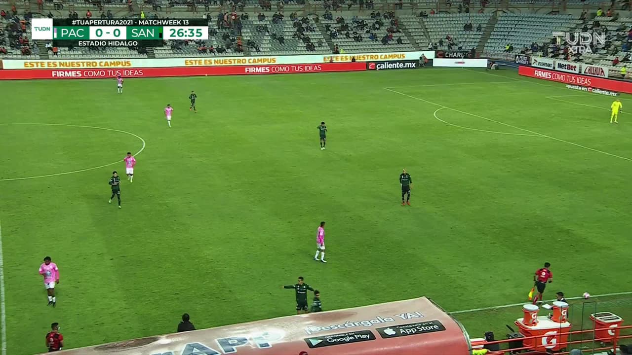 ¡TIRO ATAJADO! disparo por Jorge Hernández.