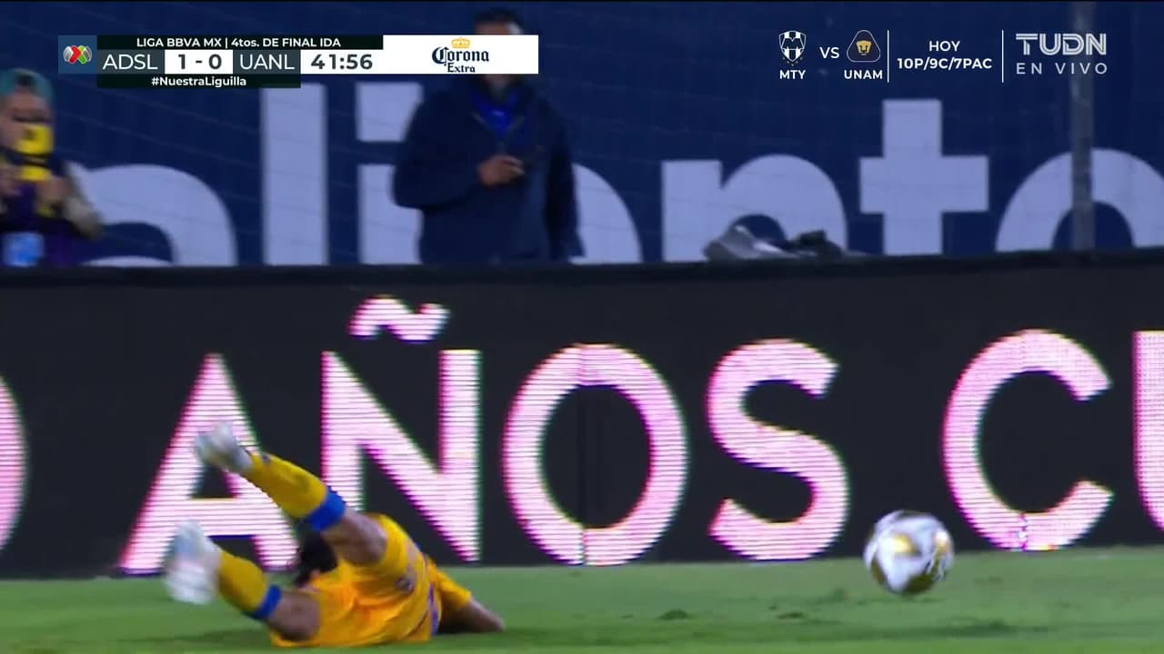 ¡Le robaron la piscina a Lainez! Cae en el área pero no hay penal