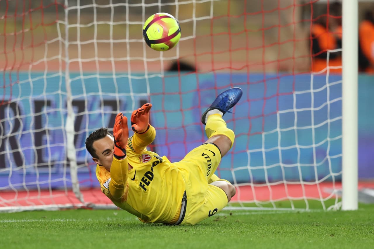 A pesar del hombre de más, Mónaco no pudo hacer valer esa diferencia y estuvo muy cerca de perder pero Benaglio le atajó penal a Saint-Maximin.