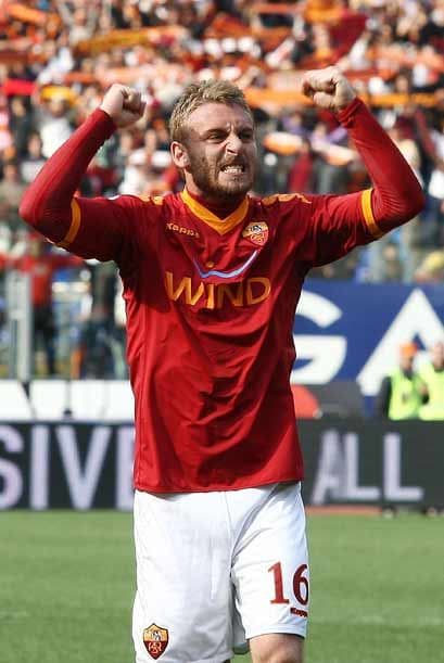 Pero lo más importante es que Roma le quitó el liderato de la Liga italiana al Inter.