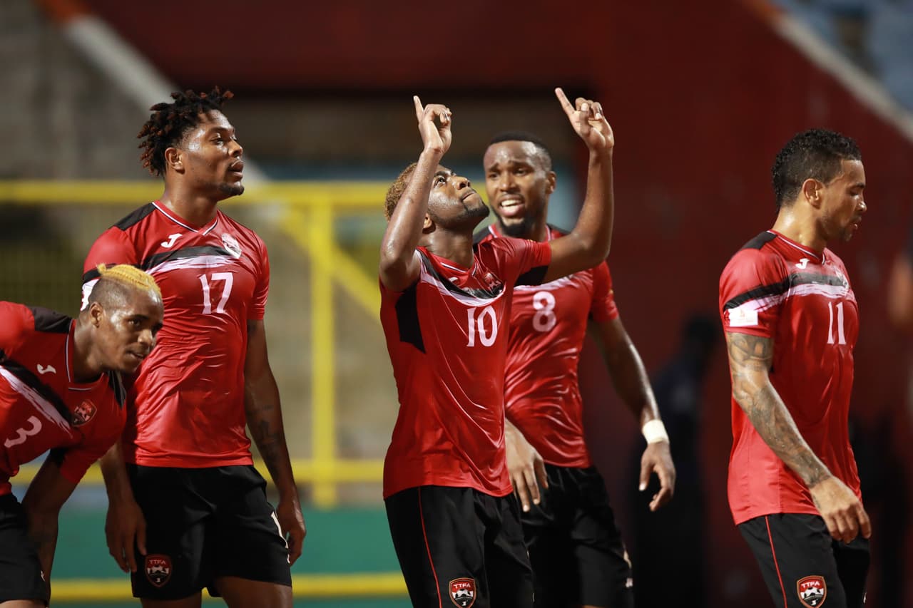La anotación de los trinitarios llegó el minuto 37 a través de un remate rasante y por debajo de Molino desde fuera del área, que se anidó en la esquina derecha del arco, sin que Penedo pudiera atajar el trallazo.
