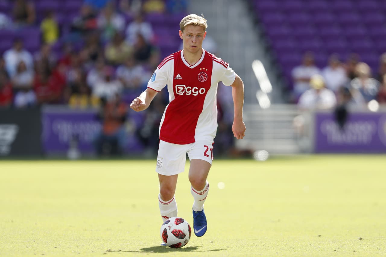 Luego de estar muy cerca del Barcelona, el holandés Frenkie de Jong ahora apuntaría al Paris Saint-Germain para continuar su carrera allí.