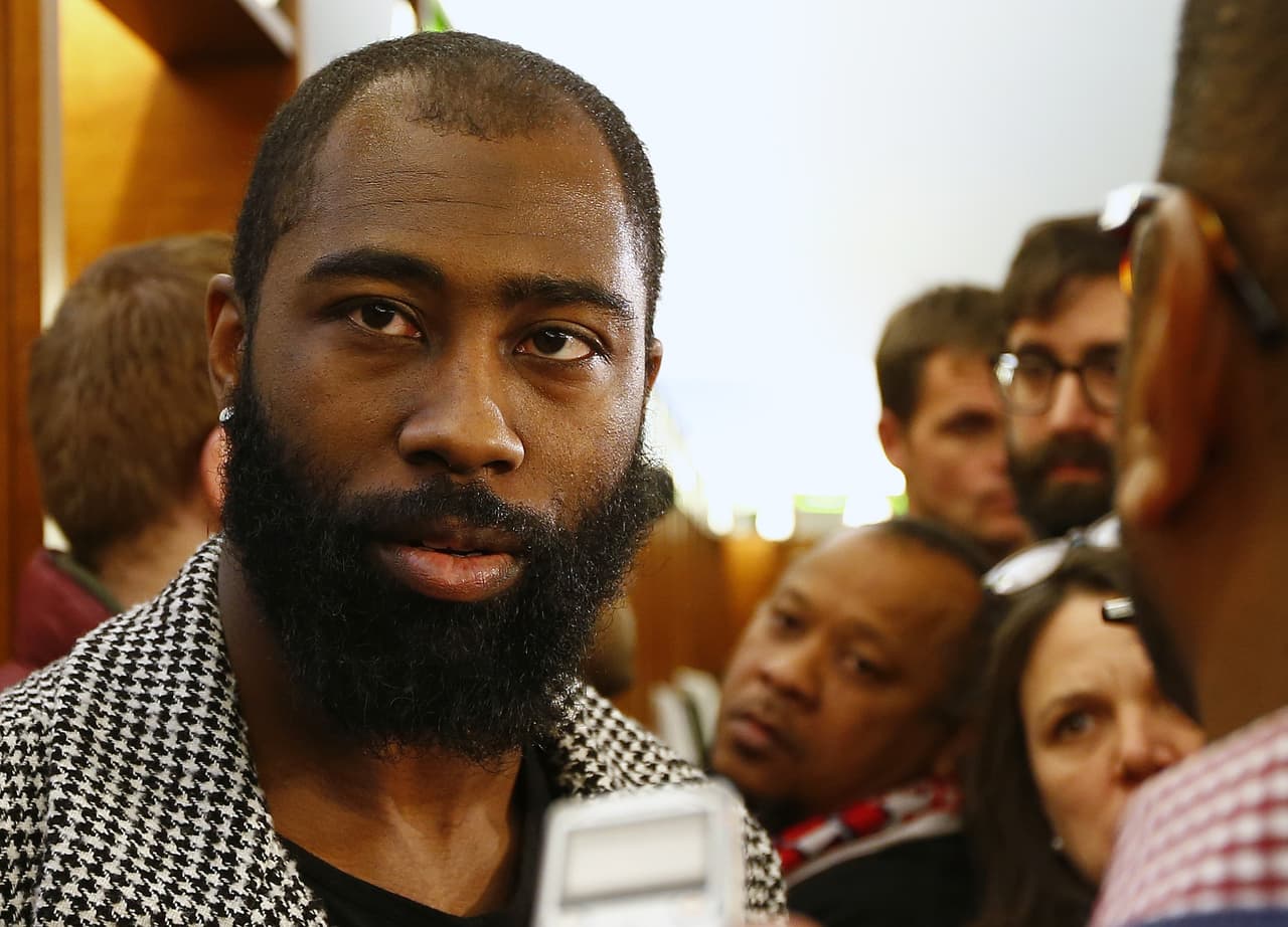 Darrelle Revis estará fuera de actividad por dos o tres meses por una cirugía en la muñeca