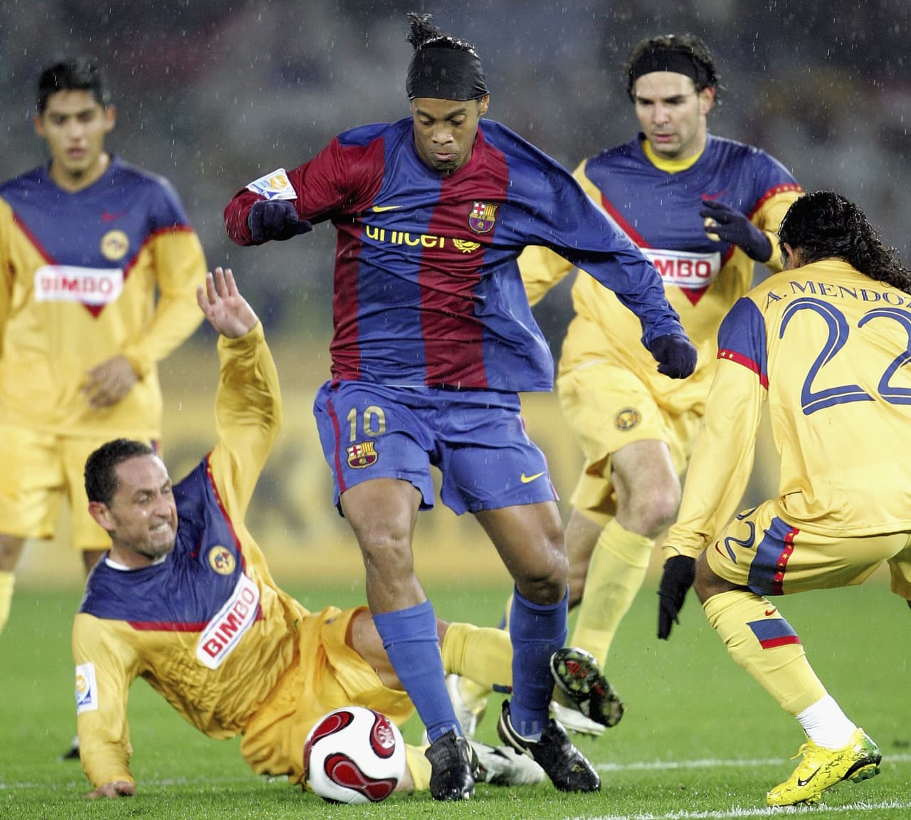Barcelona se impuso 4-0 en la semifinal contra América de México en 2006, pero en la final se vio sorprendido por Internacional de Portoalegre, que se coronó campeón.