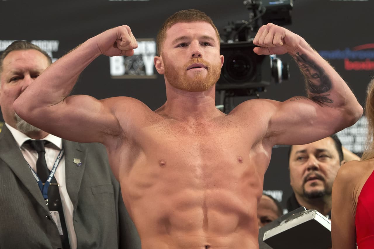 Este viernes, en el Madison Square Garden de Nueva York, Saúl 'Canelo' Álvarez y Rocky Fielding realizaron el popular pesaje antes de su combate de este sábado en el mismo recinto. Su promotores, Óscar De La Hoya y Eddie Hearn, estuvieron presentes en una jornada en la que también se pesaron los peleadores que completan la cartelera.