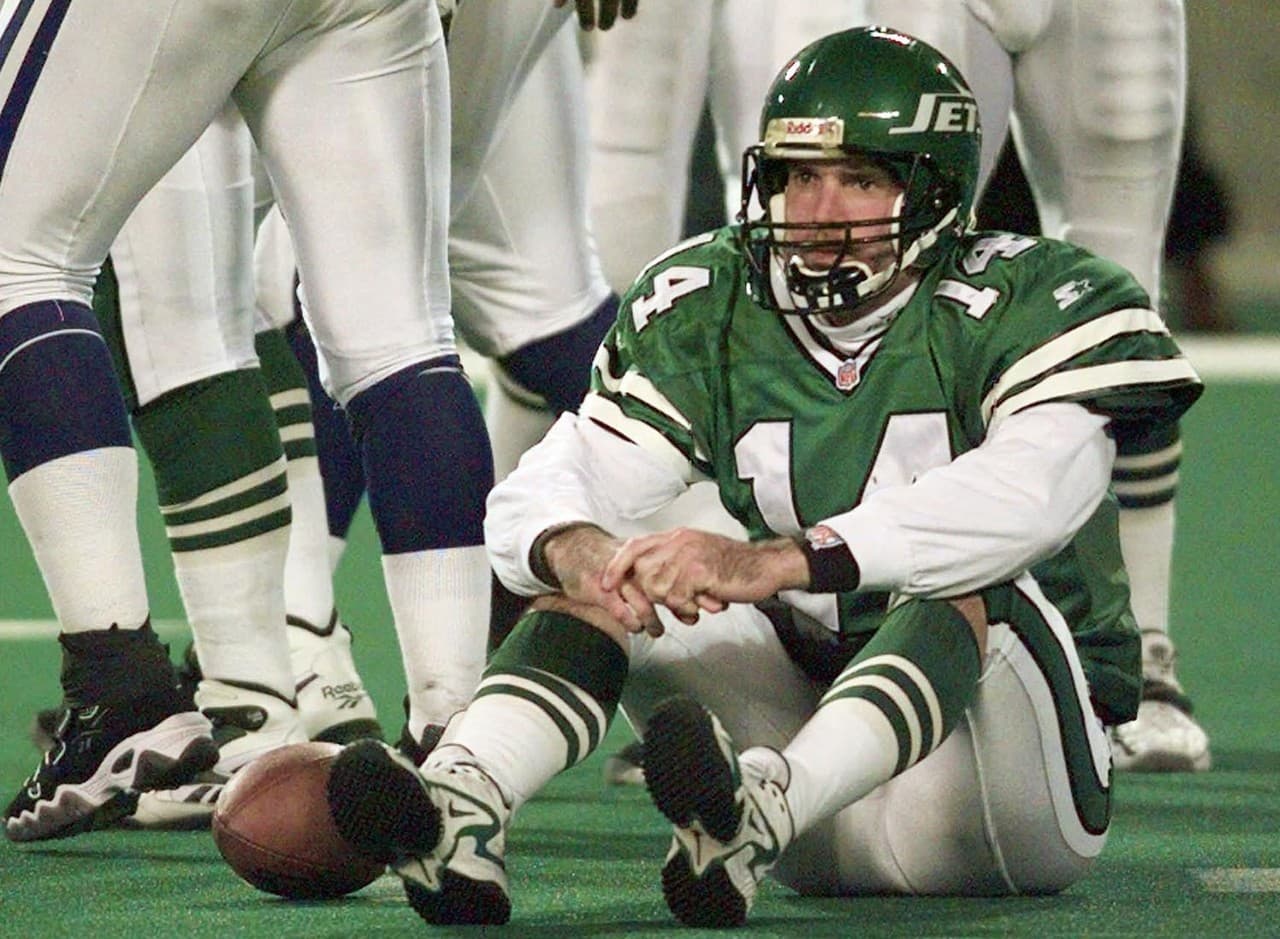 Neil O'Donnell, New York Jets (1996).- O'Donnell llevó a los Pittsburgh Steelers al Super Bowl, poco después, firmó el contrato más grande, en ese momento, en la historia de los Jets que fue por cinco años y $25 millones. O'Donnell estuvo muy lejos de las glorias de Joe Namath, siendo titular en solo seis juegos en una temporada patética de 1-15.