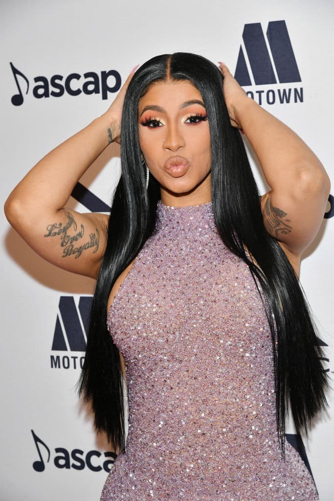 Cardi se encargará de darle vida a Amber, una delincuente novata que se trata de escapar luego de que uno de sus planes saliera mal.