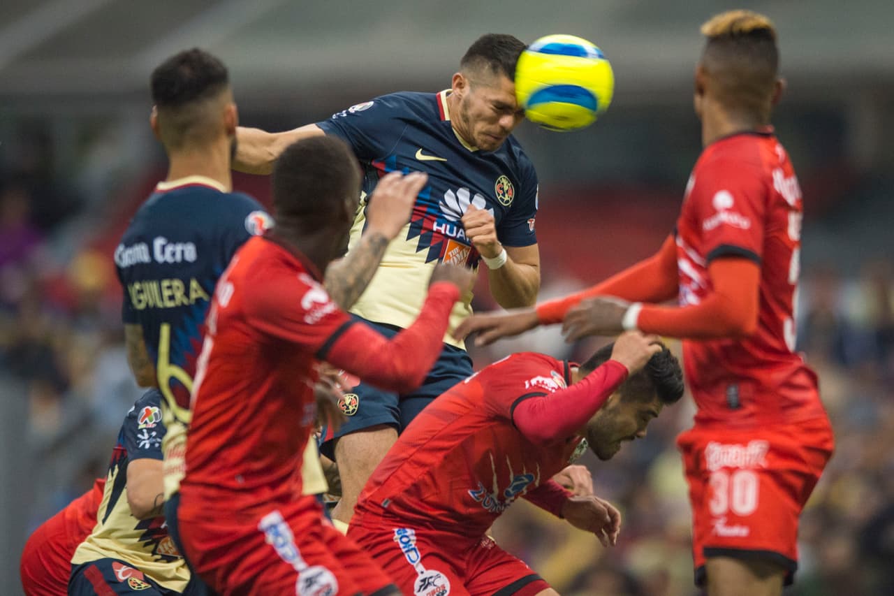 Henry Martín marcó el primero al minuto 35. Tras un centro de Renato Ibarra, el mexicano remató de cabeza de gran forma para abrir el marcador.