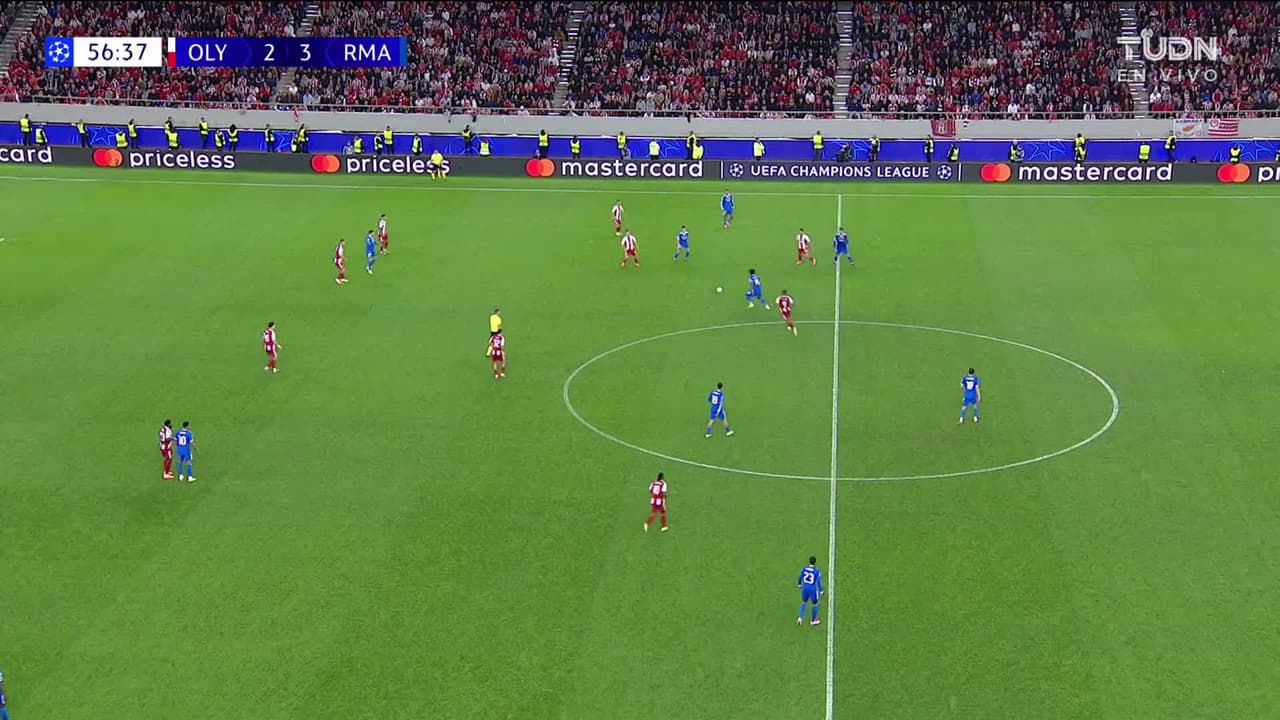 ¡TIRO ATAJADO! disparo por Vinícius Júnior.