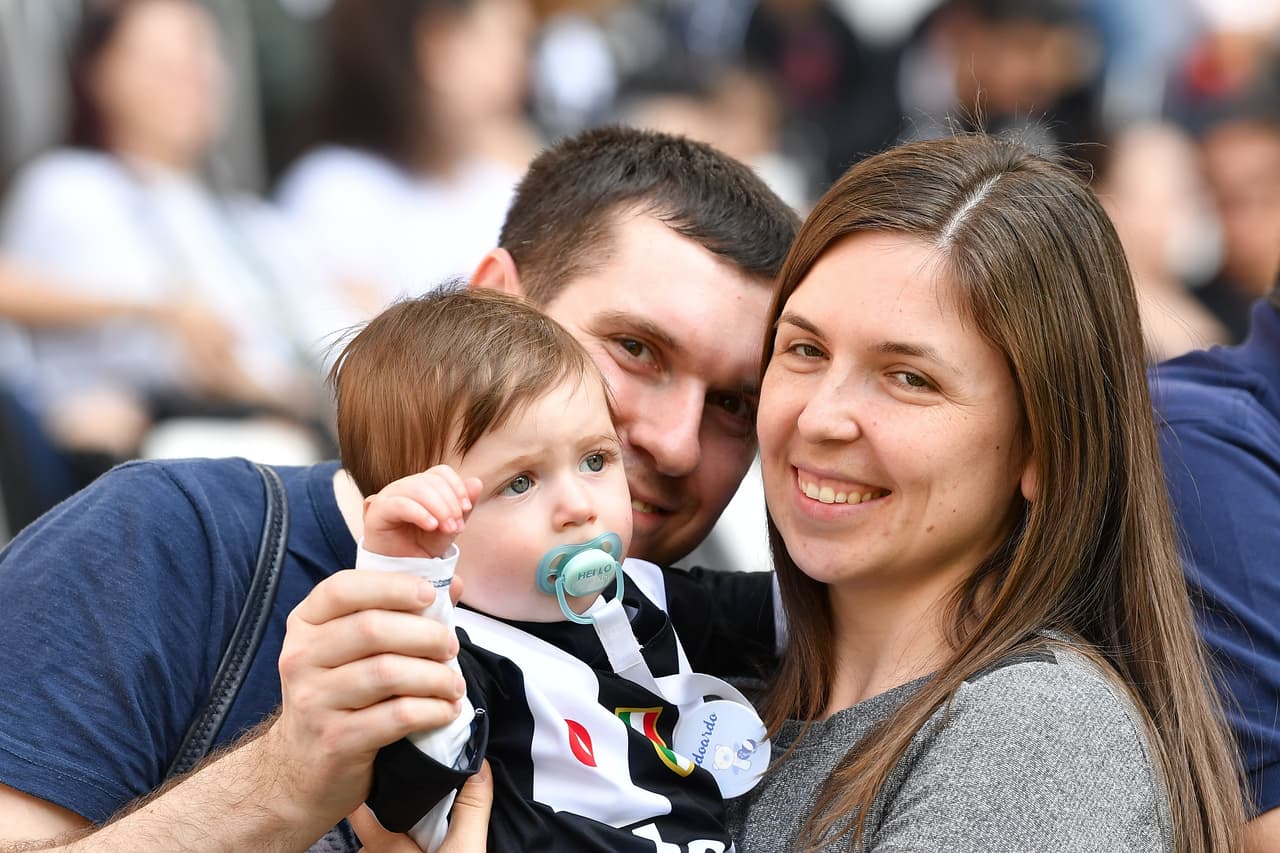 El equipo femenino de Juventus jugó su primer partido en el Allianz Stadium, donde convocó 39 mil fanáticos que vieron su triunfo 1-0 sobre Fiorentina. Así quedaron cuatro puntos arriba del segundo lugar a falta de tres fechas del cierre del torneo.