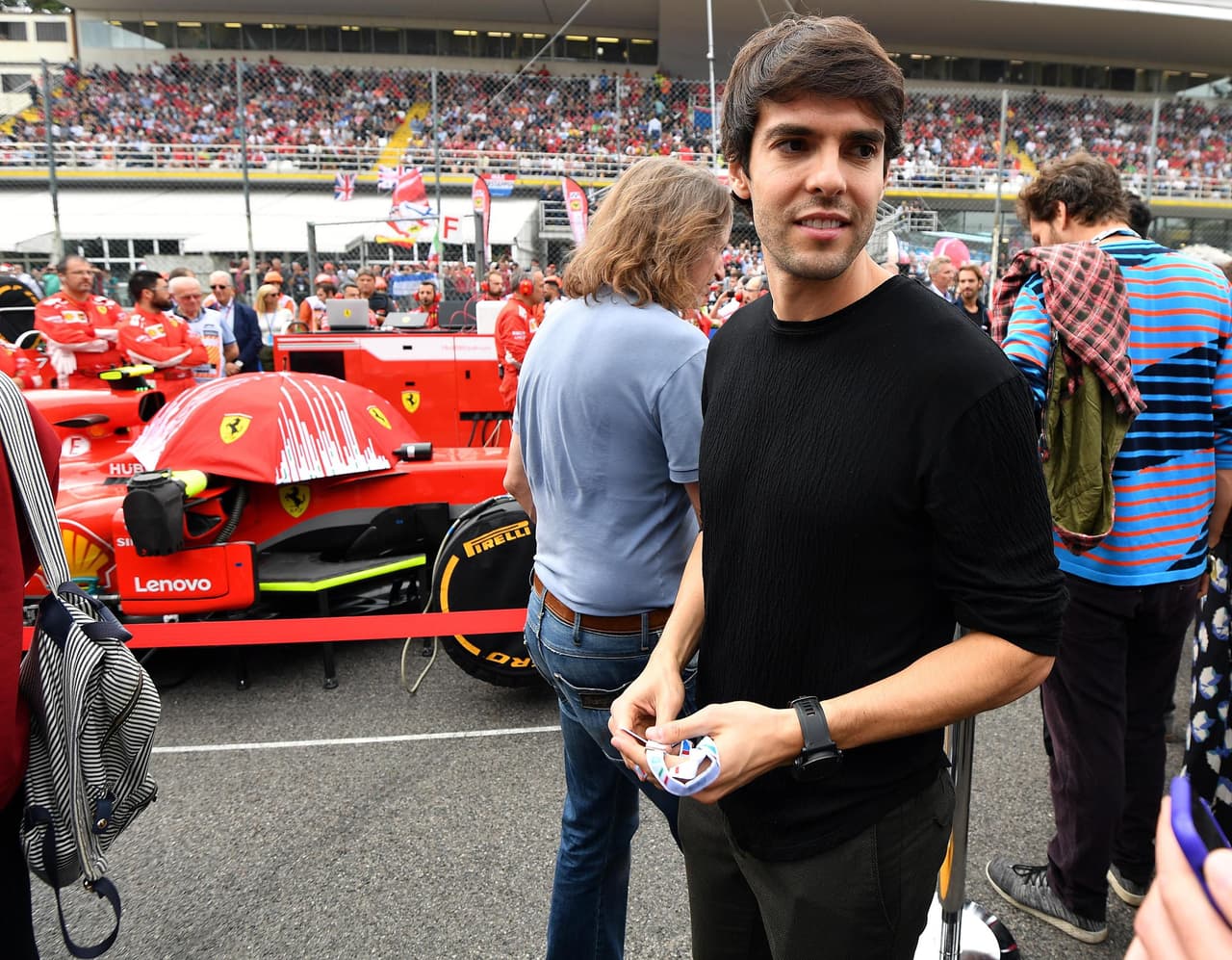 El brasileño Kaká fue otro de los invitados del mundo del fútbol en la pista de automovilismo.