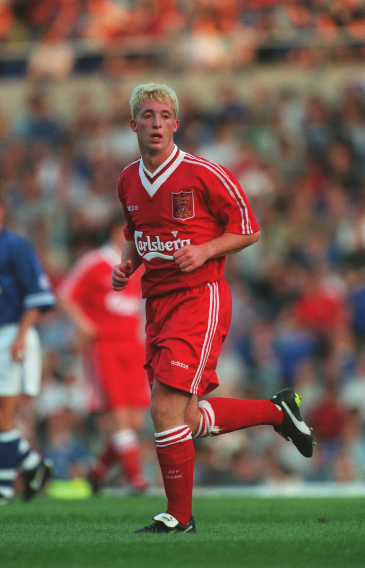 En el sexto puesto hallamos al polémico Robbie Fowler con 163 goles. Se hizo famoso por un festejo con el Liverpool aspirando la línea de cal.