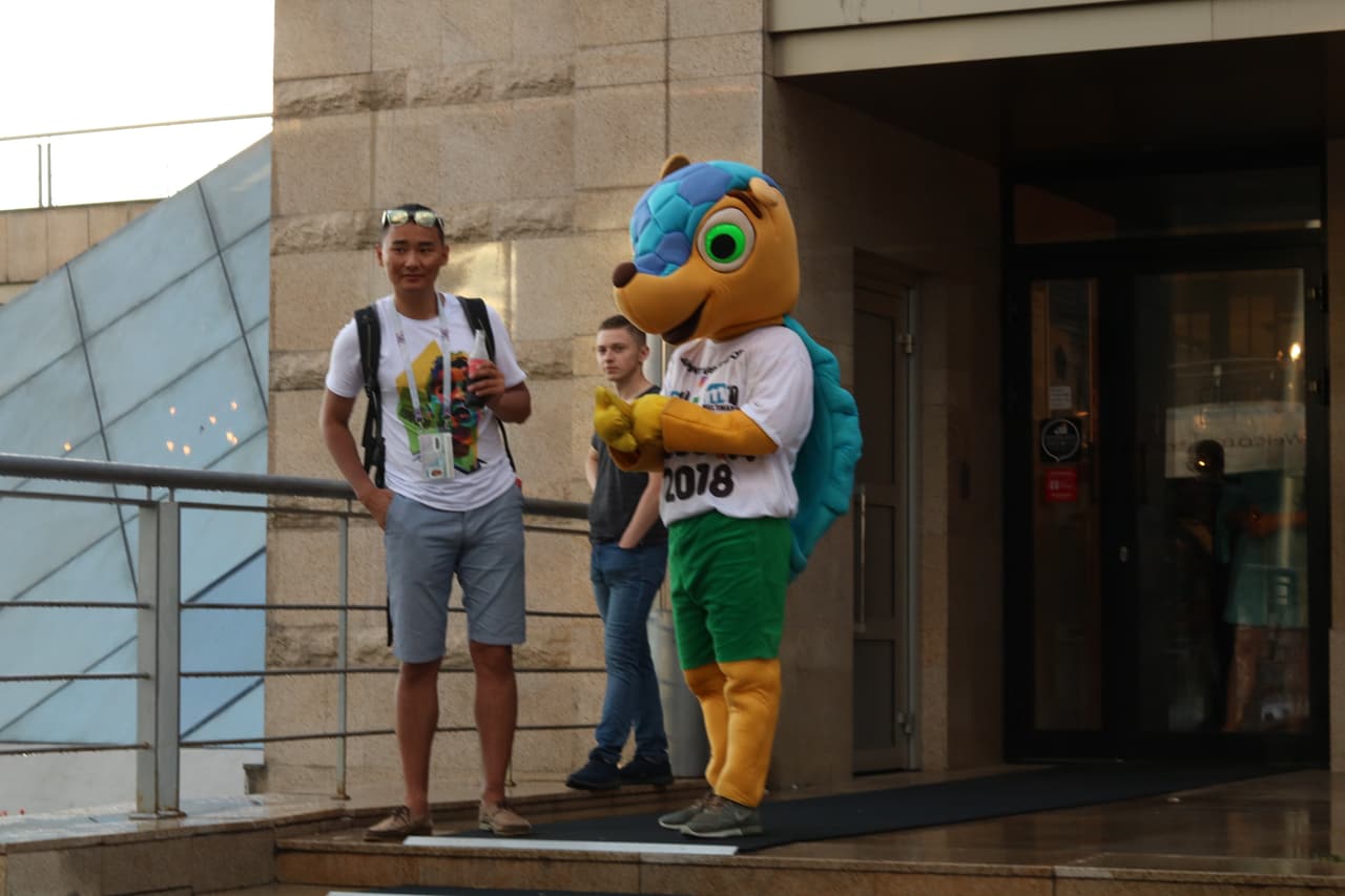 La magia brasileña y el gran ambiente que ponen los aficionados sudamericanos se adueño de Kazan a horas del juego ante Bélgica.