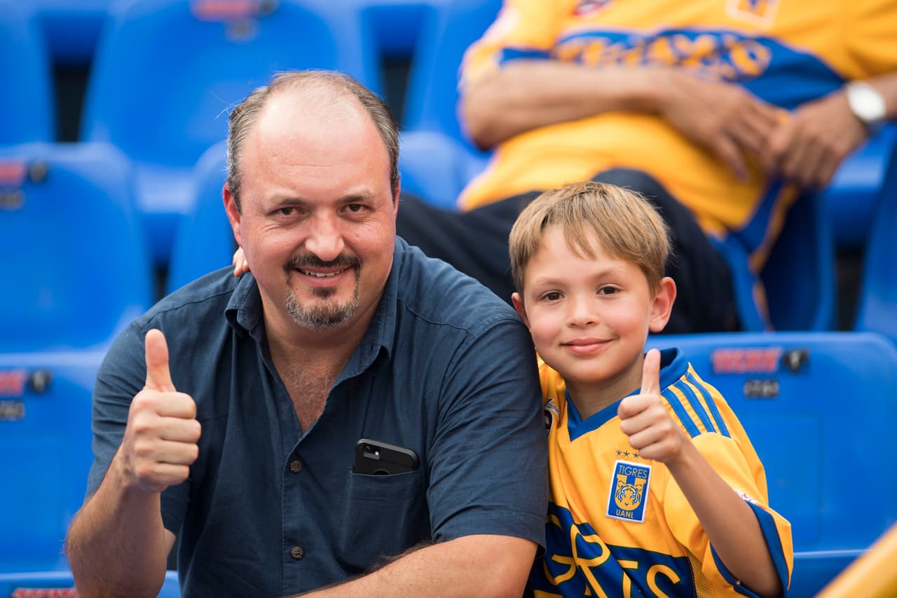 Gran colorido se vivió en los distintos estadios del país. Muchas familias y amigos acudieron con las playeras de sus equipos favoritos y disfrutaron de una jornada de muchos goles y emociones.