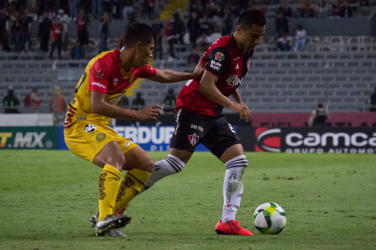 Y tal parecía que los Zorros empezaban el cotejo algo oxidados, desconcentrados y faltos de ritmo. Pero poco a poco empezaban a enderezar la nave.