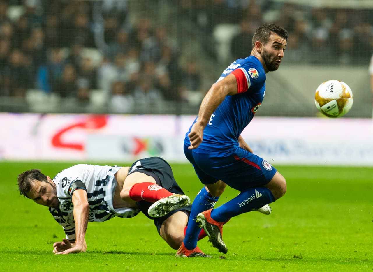 <b>Martín Cauteruccio: 5.</b> Simplemente no apareció, el juego no le favoreció y la defensa de Rayados lo secó de todas, todas.(Mexsport)