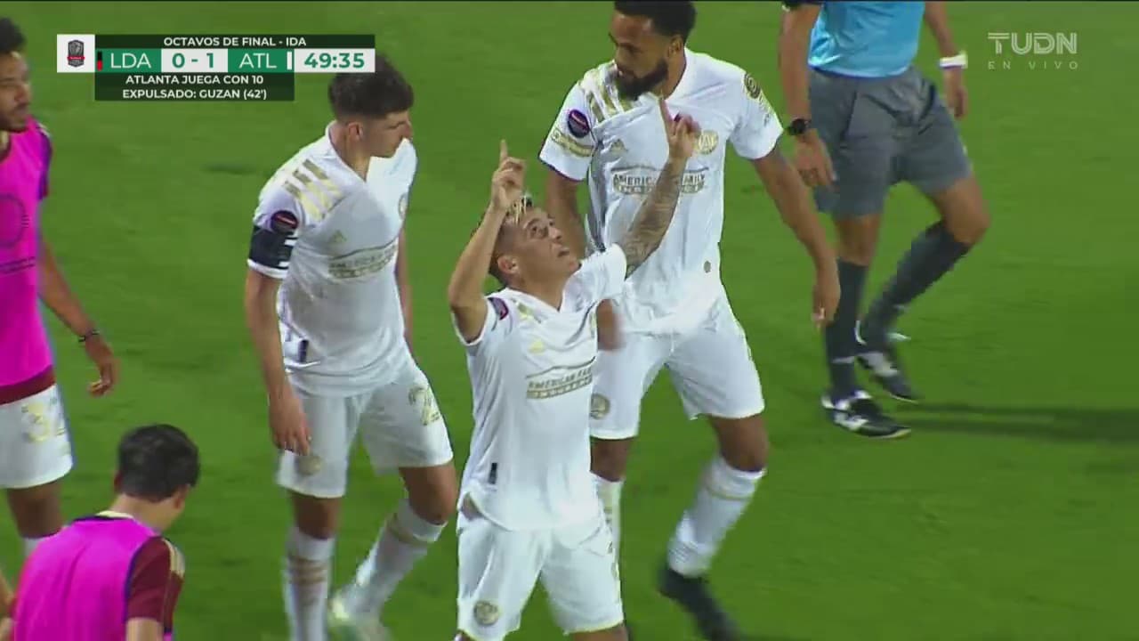 ¡Gol de Atlanta United! Ezequiel Barco cobra perfecto para el 0-1