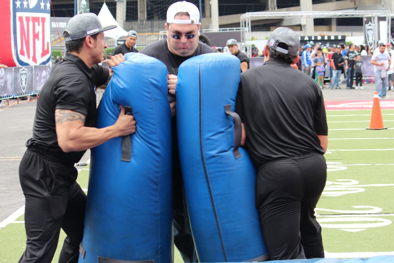 Te invitamos a disfrutar de las mejores imágenes de la visita de los Raiders al 'Coloso de Santa Ursula' promocionando el juego del próximo 21 de noviembre ante los Houston Texans.