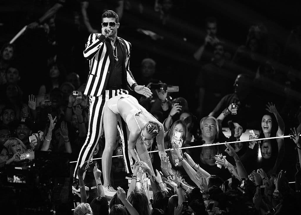 Tuvo episodio controversial en los MTV Video Music Awards en 2013 con su famoso ‘twerking’ hacia Robin Thicke.