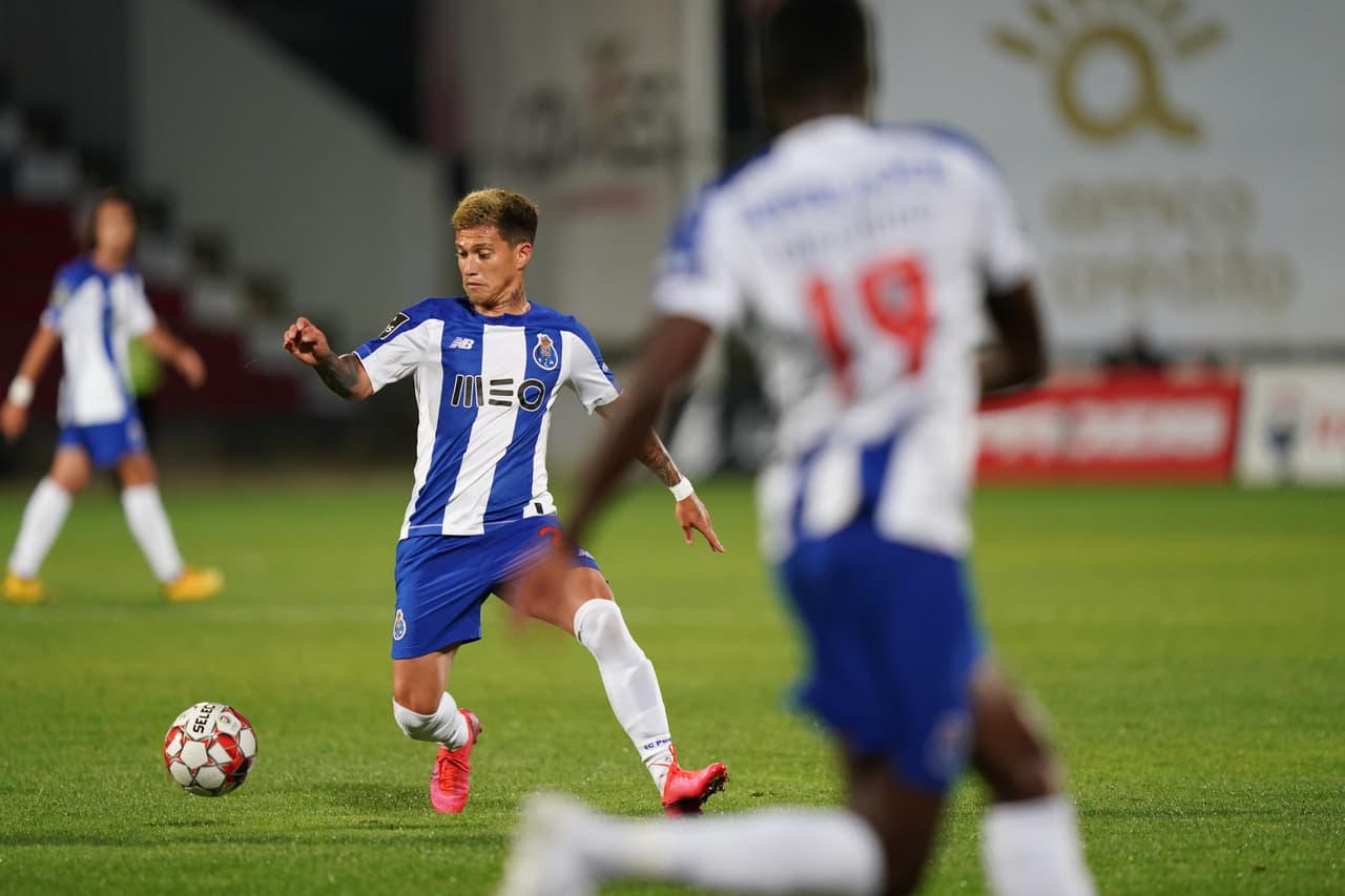 Porto no puede en su visita al CD Aves y terminan empatando 0-0. Al minuto 22 Zé Luís tuvo la oportunidad desde los once pasos, pero no logra aprovechar y el balón termina en las manos del arquero.
