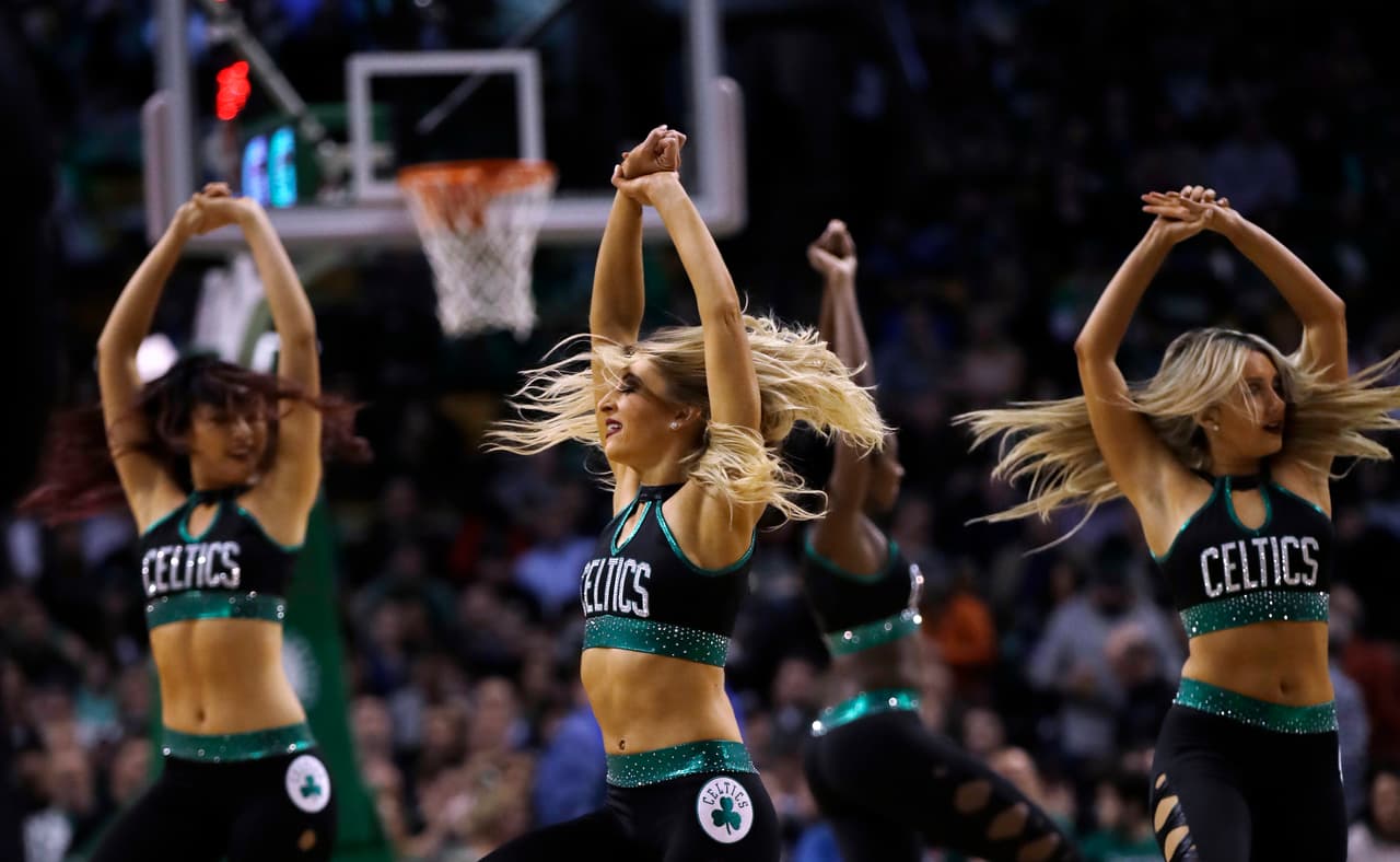 Las porristas de Boston Celtics esperan que con la sensualidad de sus bailes y su belleza sean una motivación especial para que su equipo por fin derrote a Cleveland Cavaliers en las finales de NBA.