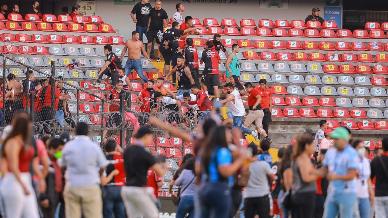 Fiscalía de Querétaro busca a 19 aficionado del Atlas