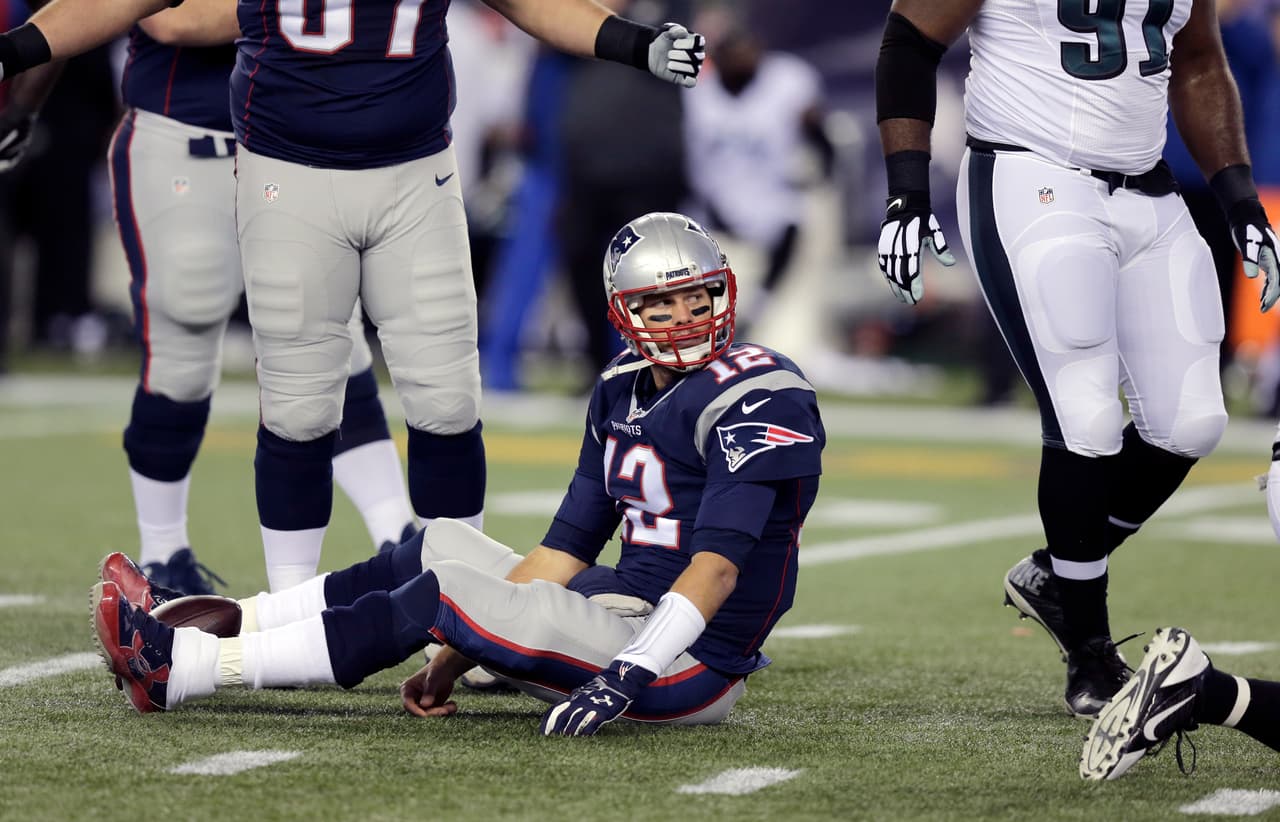 5. NEW ENGLAND PATRIOTS - Dos derrotas consecutivas los destronaron de la cima pero puede ser algo momentáneo. Las lesiones en jugadores clave a la ofensiva y problemas con los equipos especiales resultaron en caídas ante Denver y Philadelphia. Les quedan 3 partidos de visitante: en Houston, New York Jets y Miami, así como uno de local ante Tennessee.