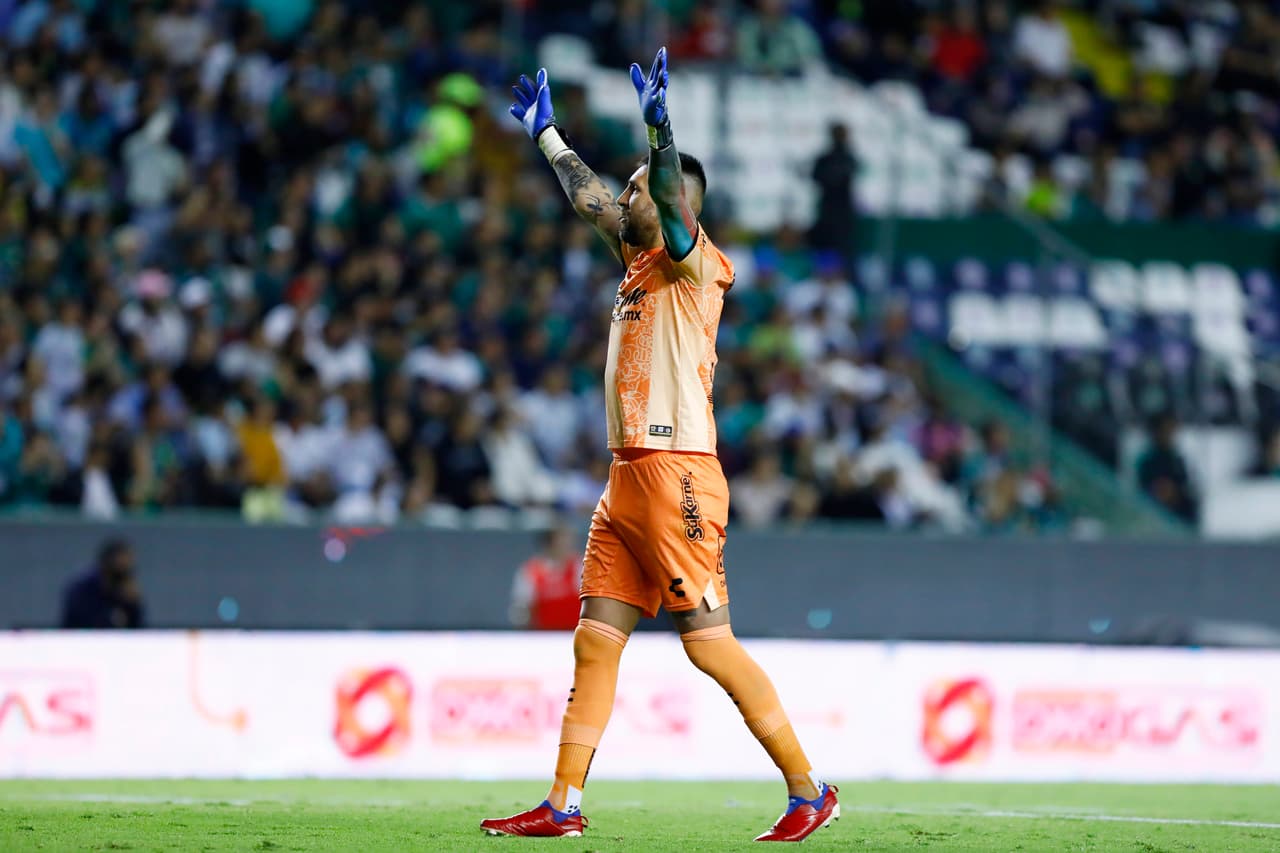 Orozco celebró el 1-2 de Renato Ibarra, pero al final el 'Plátano' Alvarado puso el 95' el 2-2.