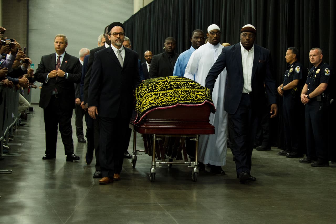 Comenzó el funeral musulmán de la leyenda del boxeo Muhammed Ali