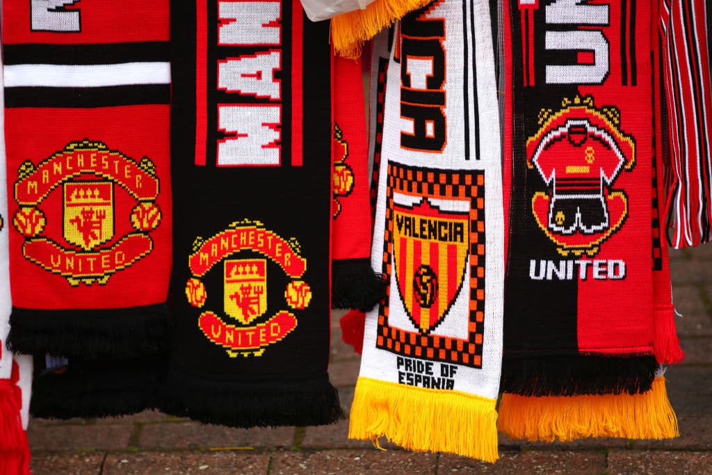 Los colores de ambos equipos en estas prendas que siempre son bien solicitadas por el aficionado.